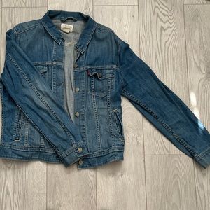 LEVI’S JEAN JACKET